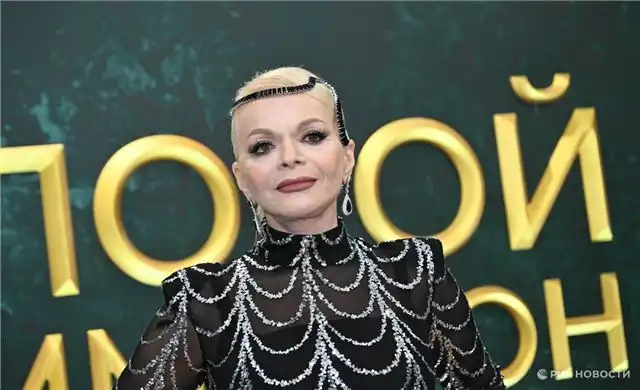 Лариса Долина призналась, что ей провели операцию по восстановлению позвоночника