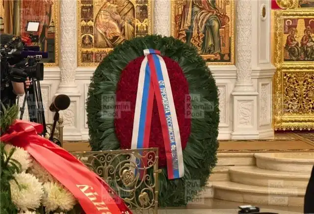 Путин направил венок на прощание с народным артистом РСФСР Ножкиным