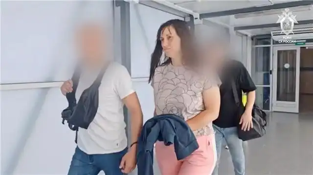 Женщина из Ачинска подозревается в убийстве дочери удушением на железн...