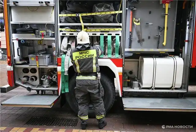 В Мытищах пылает частный дом площадью 240 квадратных метров