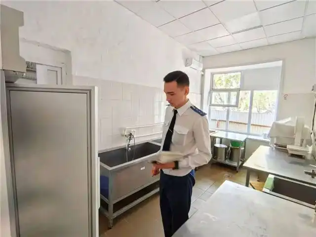 В Омской области массово госпитализировали детей и сотрудников лагеря из-за вспышки заболевания