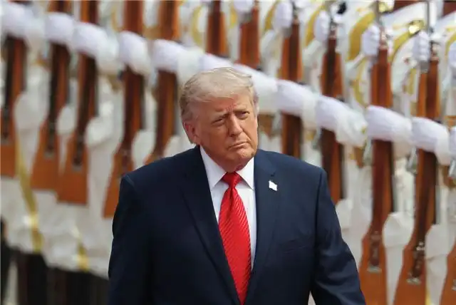 Трамп утверждает, что Си Цзиньпин настаивает на свободном проходе чере...
