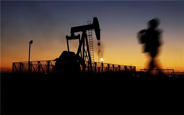 Brent впервые с 3 июня превысил отметку в 98 долларов за баррель