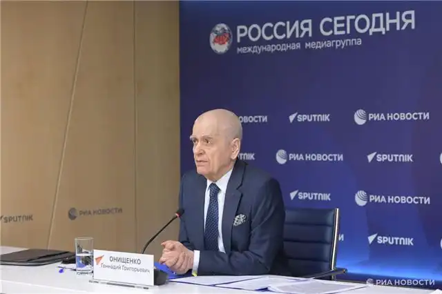 Академик Онищенко призвал в жару отказаться от жирного и алкоголя