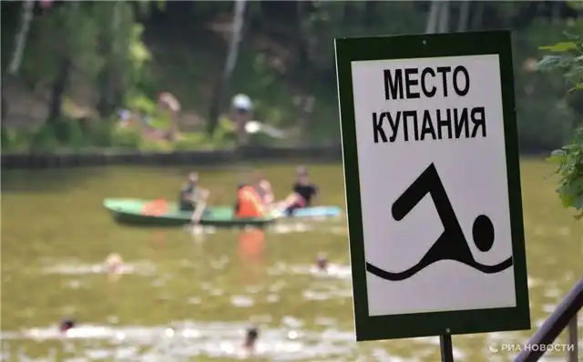 Москвичей попросили перестать выбрасывать пластик в реки и пруды