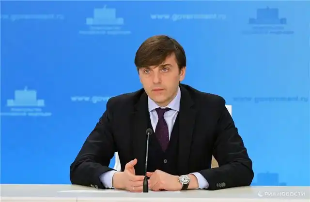 Кравцов отметил рекордное число стобалльников, набравших высшие баллы в президентские дни ЕГЭ