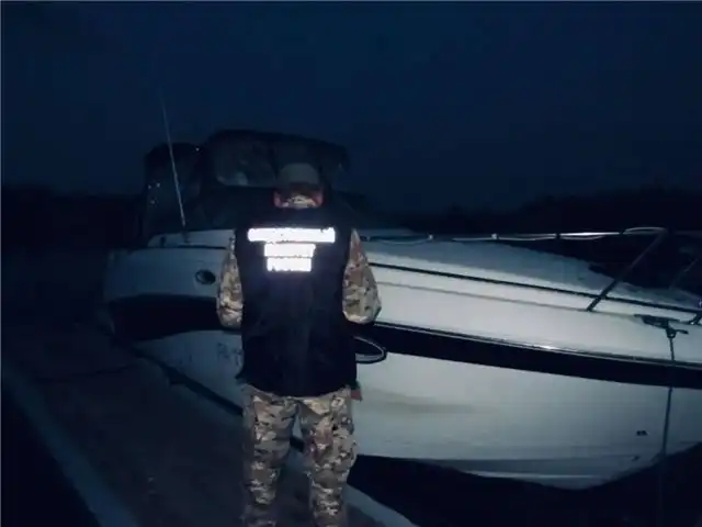 Катер врезался в набережную в Якутске — трое пострадавших