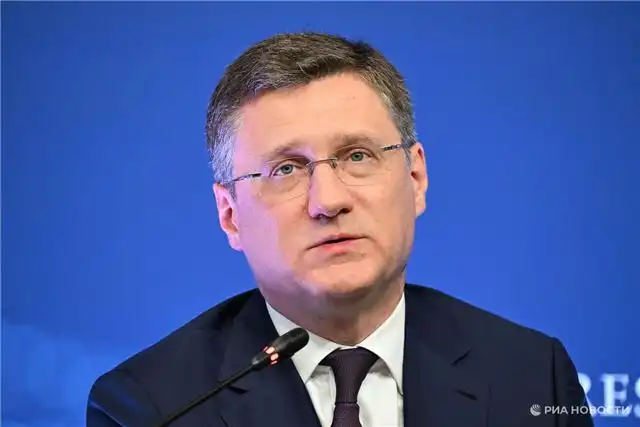 Новак и Котюков обсудили меры по удержанию цен на топливо в Красноярск...
