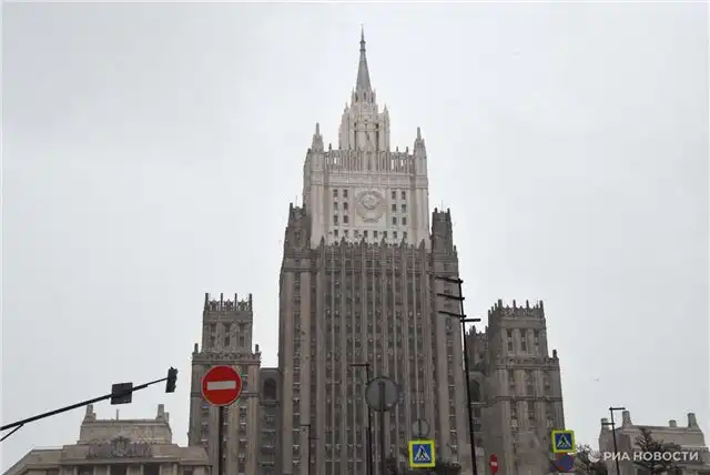 Внешняя политика РФ обвиняет Великобританию в подталкивании Европы к прямому противостоянию с Россией