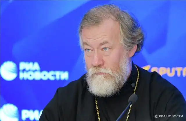 Протоиерей Михаил Потокин призывает дарить на Рождество добрые поступк...