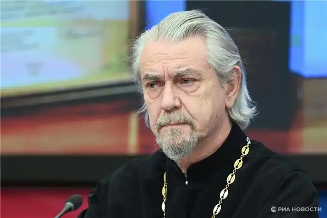 Вигилянский — в этот день чествуют явление Троицы у Мамврийского...